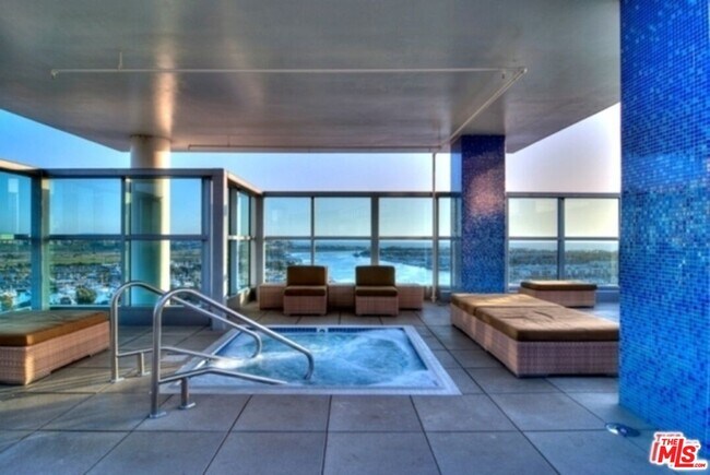 Building Photo - 13700 Marina Pointe Dr
