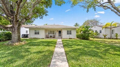 Building Photo - 611 N Palmway