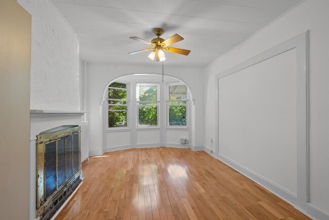 Building Photo - 637 36th St