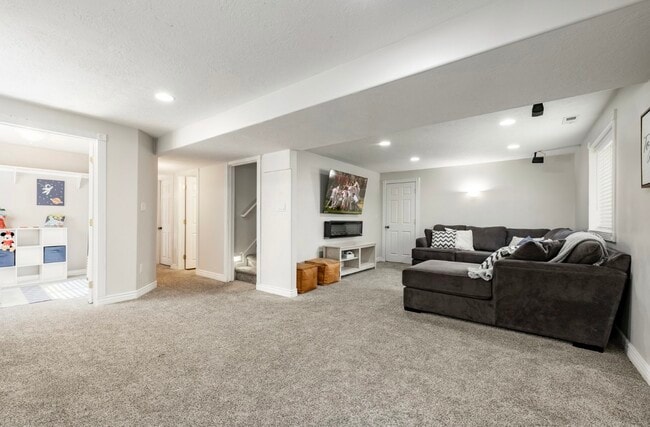 Building Photo - 7544 S 2020 E