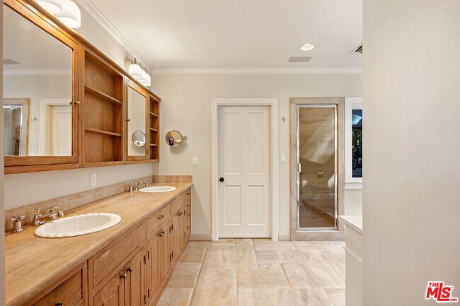 Building Photo - 7972 Mulholland Dr