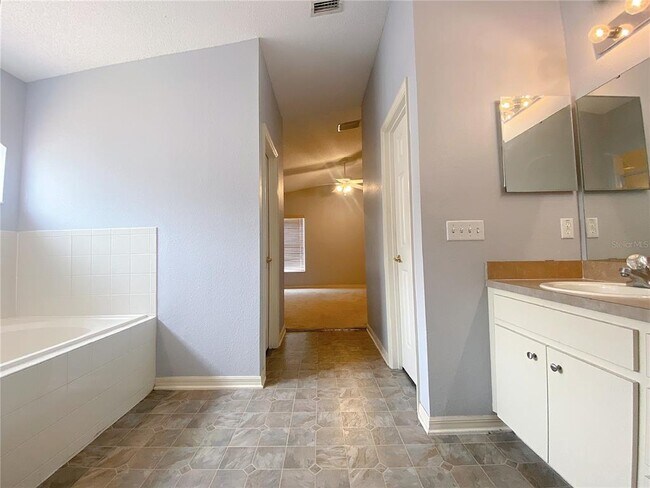 Building Photo - 445 Savanna Pointe St