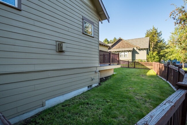 Building Photo - 19415 S W Laurelhurst Way