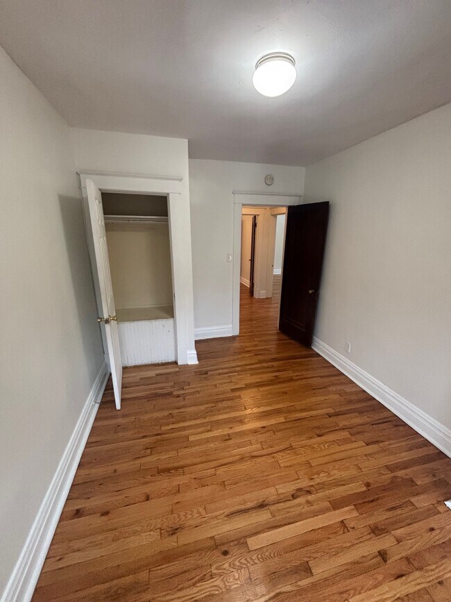 Building Photo - 5054 Winona Ave