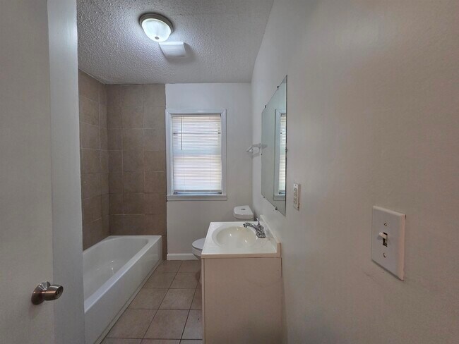 Building Photo - 1495 Alta Vista Ave