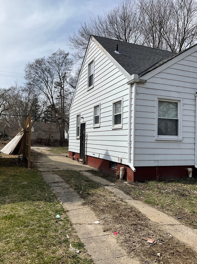 9241 Minock 9241 Minock St Detroit MI 48228 Apartment Finder