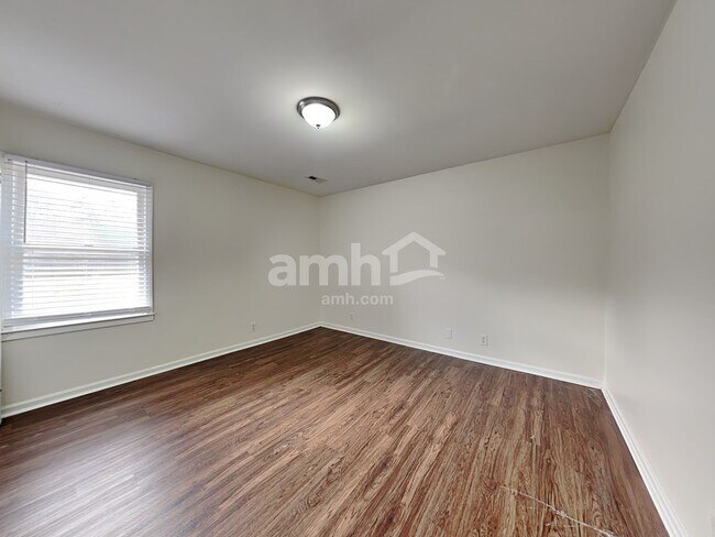 Building Photo - 204 Hardwood Road