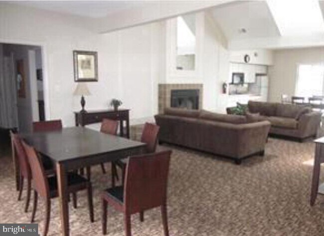 Building Photo - 6 Wosniak Ct