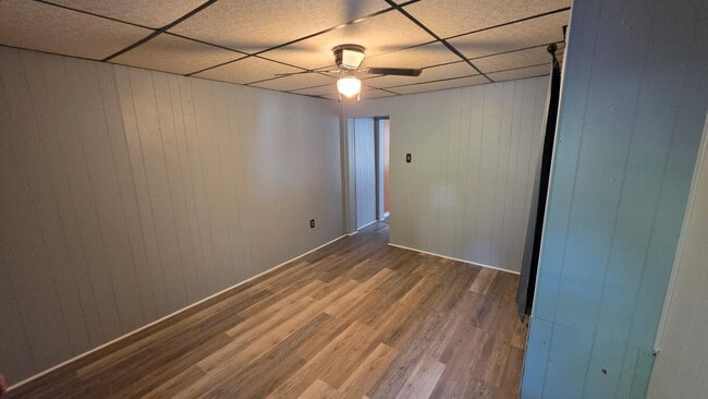 Building Photo - 2-3 bedroom, 1 bathroom