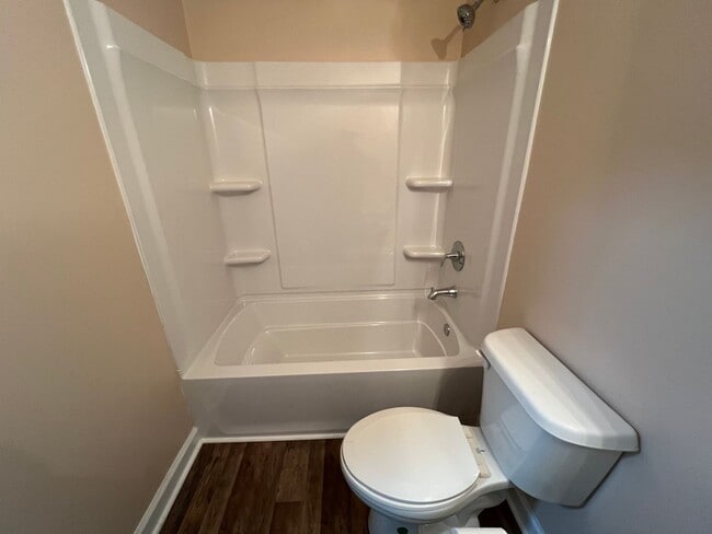 Building Photo - 3 Bedroom 1.5 Bathroom House for rent