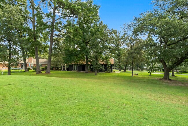 Building Photo - 62 Greenbriar Dr