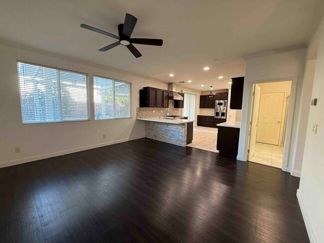Building Photo - Spacious Cresleigh Ranch Home Near Schools...
