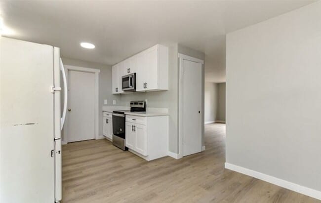 Building Photo - Beautiful 3 Bedroom Home on Spacious Lot in Federal Way