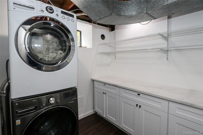 Building Photo - 35 Old Pond Rd