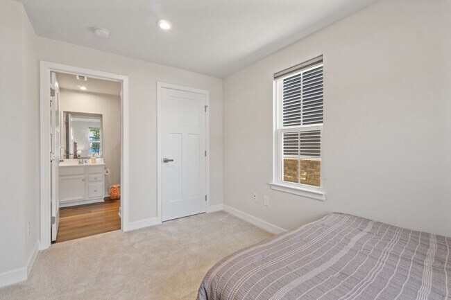 Building Photo - 2694A Azalea Garden Road