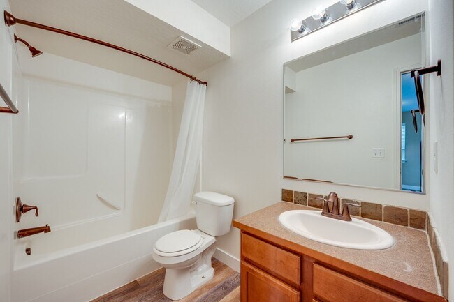 Building Photo - Charming Pullman Retreat with Space to Live and Entertain