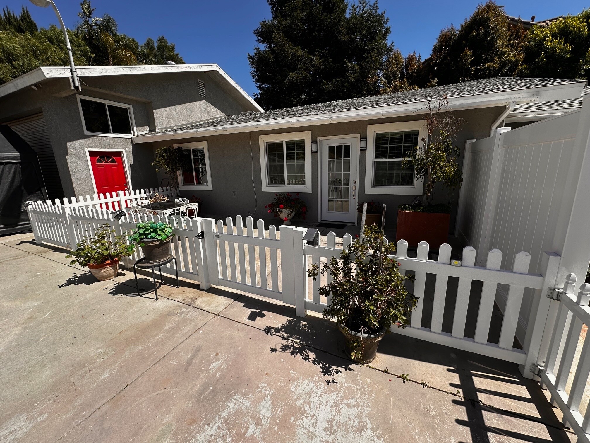 Building Photo - 718 Greenbriar Ave