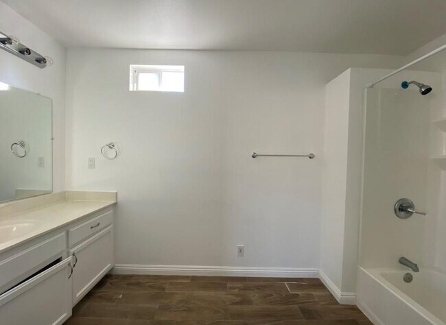 Building Photo - 18648 Klum Pl