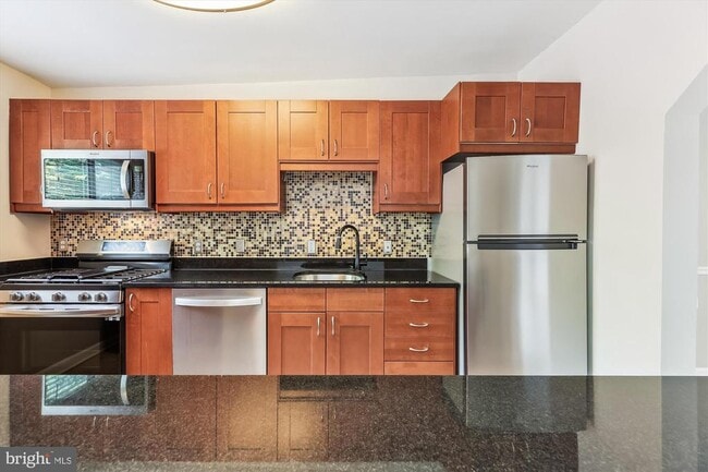 Building Photo - 2702 Dartmouth Rd