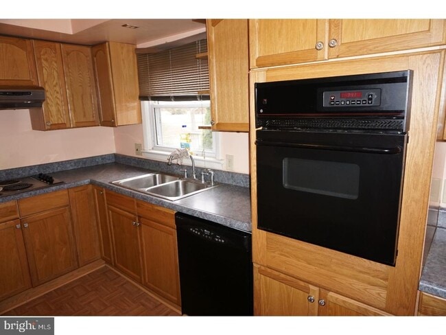 Building Photo - 305 Monument Ave