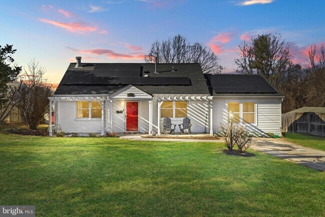 Building Photo - 4016 Hirst Dr