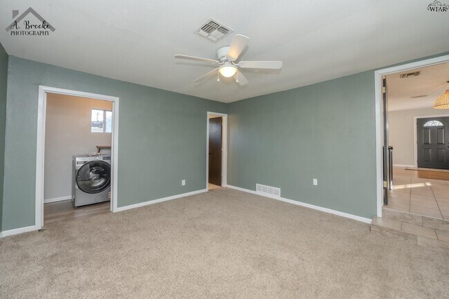 Building Photo - 2920 Featherston Ave