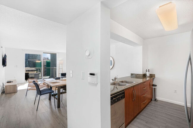 Building Photo - 1 SE 12th St