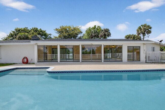 Building Photo - 10157 La Reina Rd