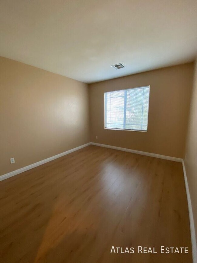 Building Photo - 5345 N Santa Fe Heights St