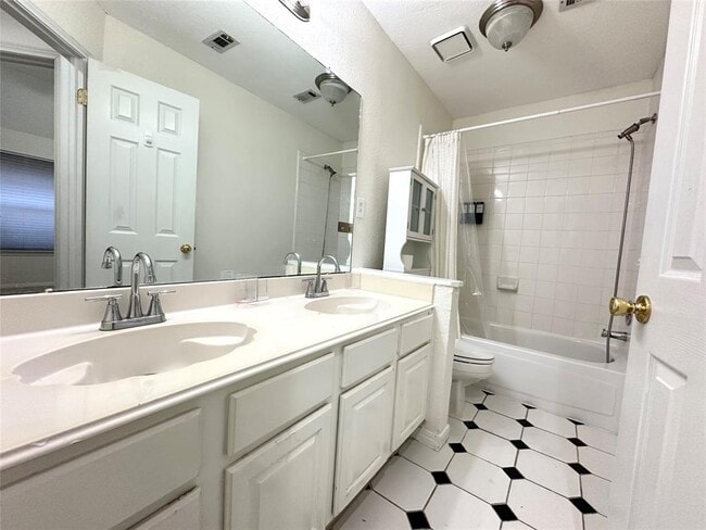 Building Photo - 10305 Open Gate Dr