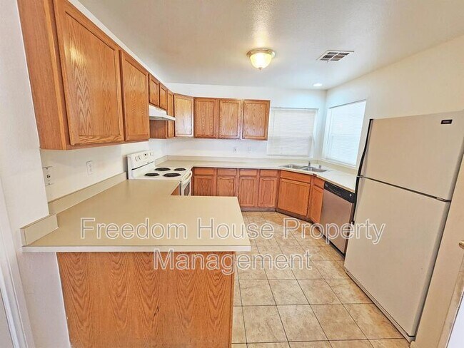 Building Photo - 2341 E Calvada Blvd