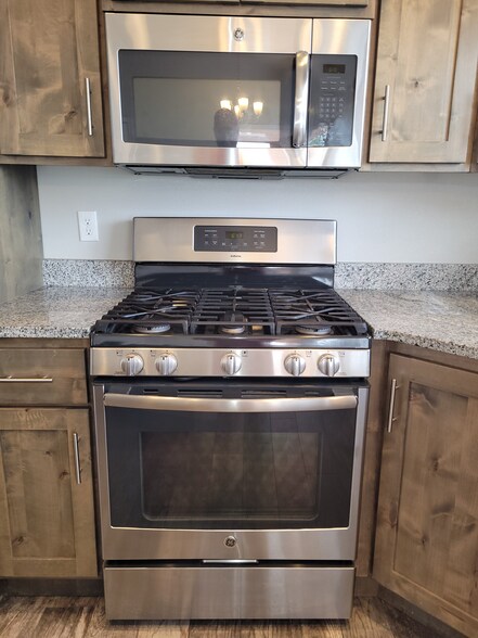 Building Photo - 154 E 200 S