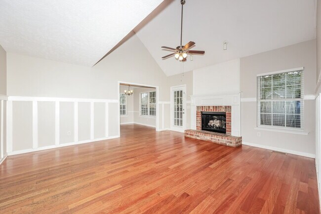 Building Photo - 1924 Pennington Dr