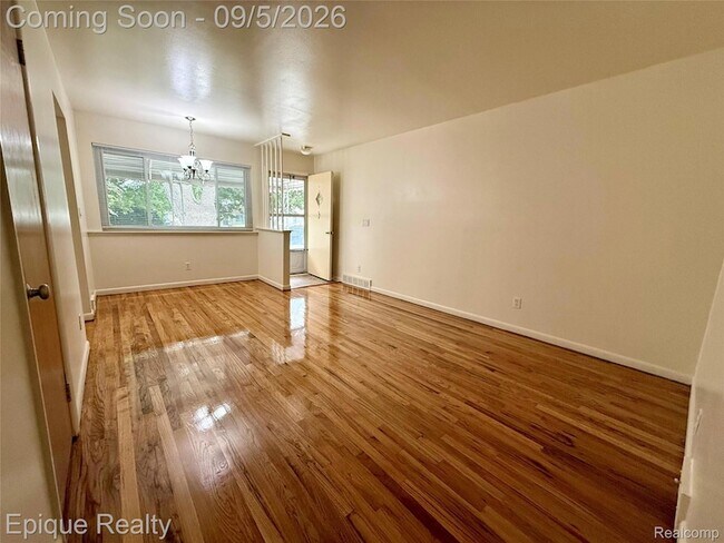 Building Photo - 5627 Clippert St