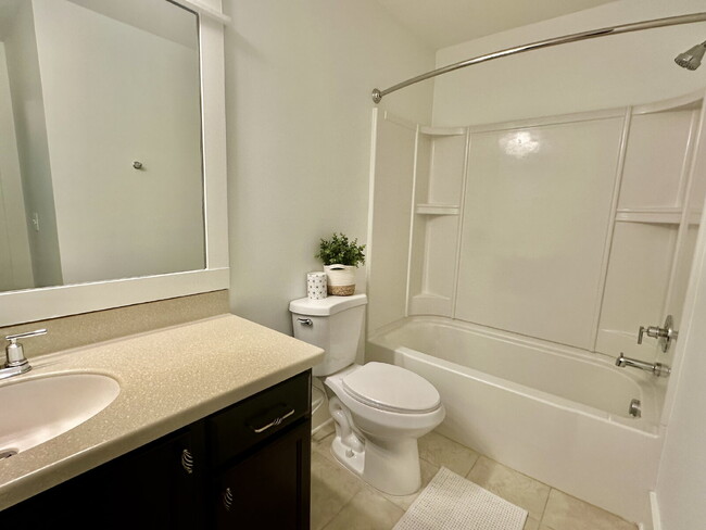 Building Photo - Stunning Four Bedroom Low Country Home in ...