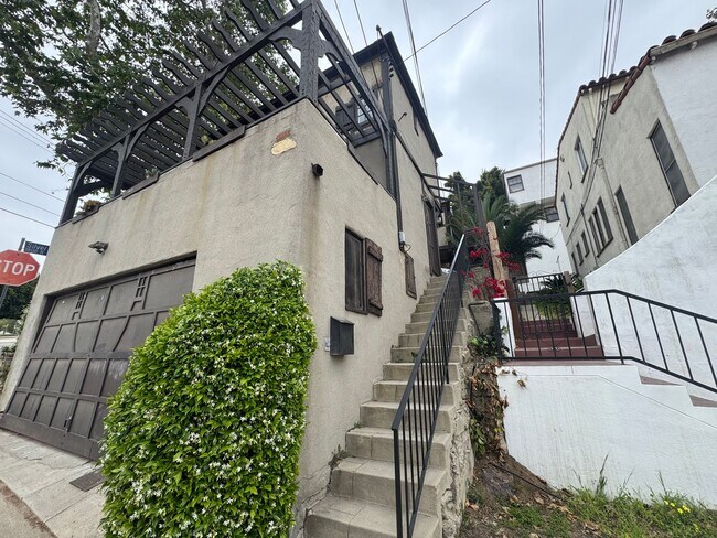 Building Photo - AS Silver Lake (#321)
