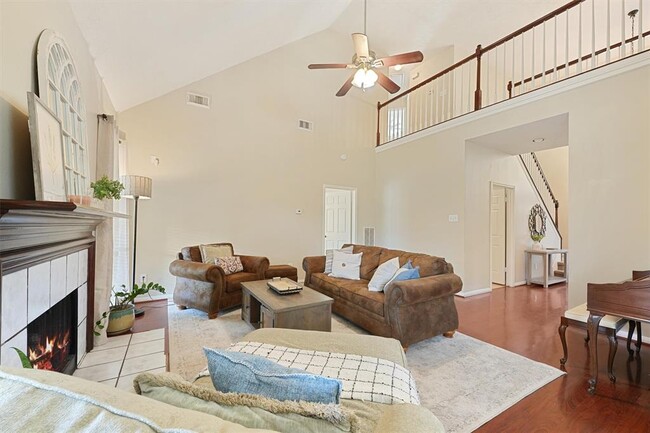 Building Photo - 17827 Scenic Oaks Dr