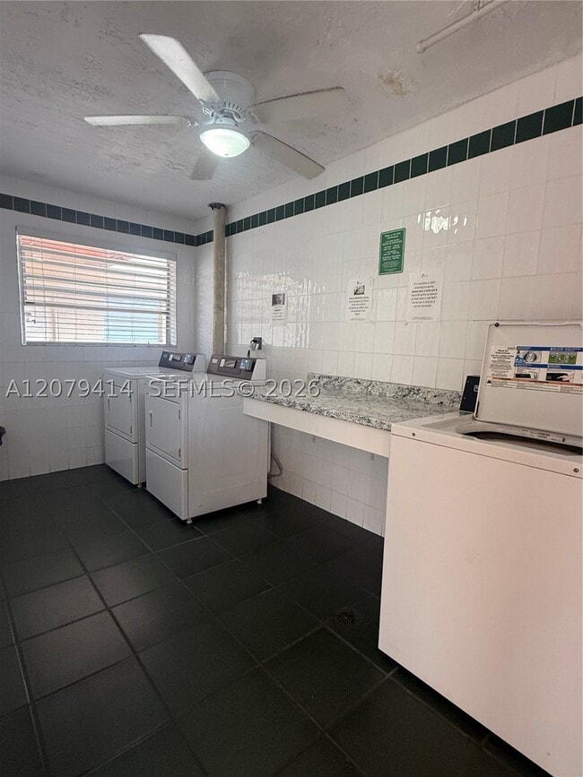 Building Photo - 13100 SW 92nd Ave