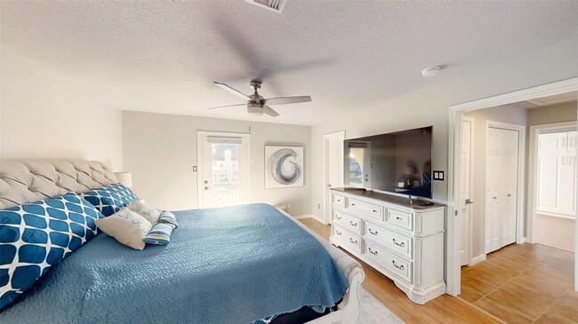 Building Photo - 13202 Gulf Beach Dr