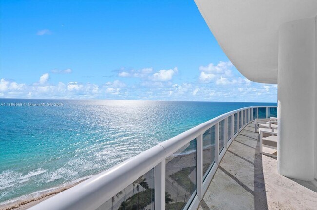 Primary Photo - 9601 Collins Ave