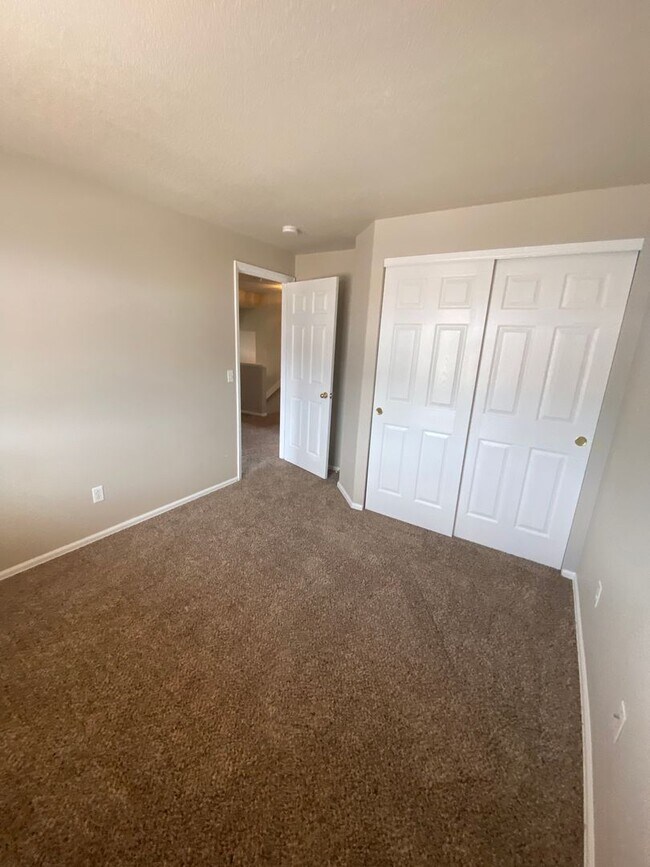 Building Photo - Stetson Hills 3 bedroom House