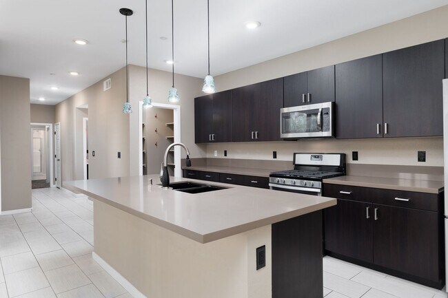 Building Photo - First floor unit in luxury gated Summerlin...