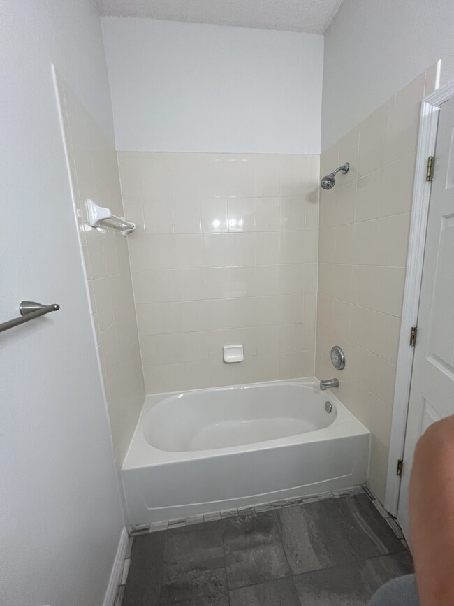 Building Photo - 563 Shoreham Ct NE