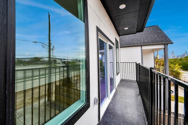 Building Photo - 3308 Hardy St