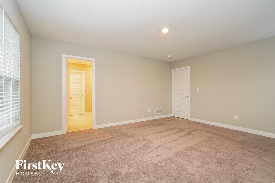 Building Photo - 3656 Locust Dr