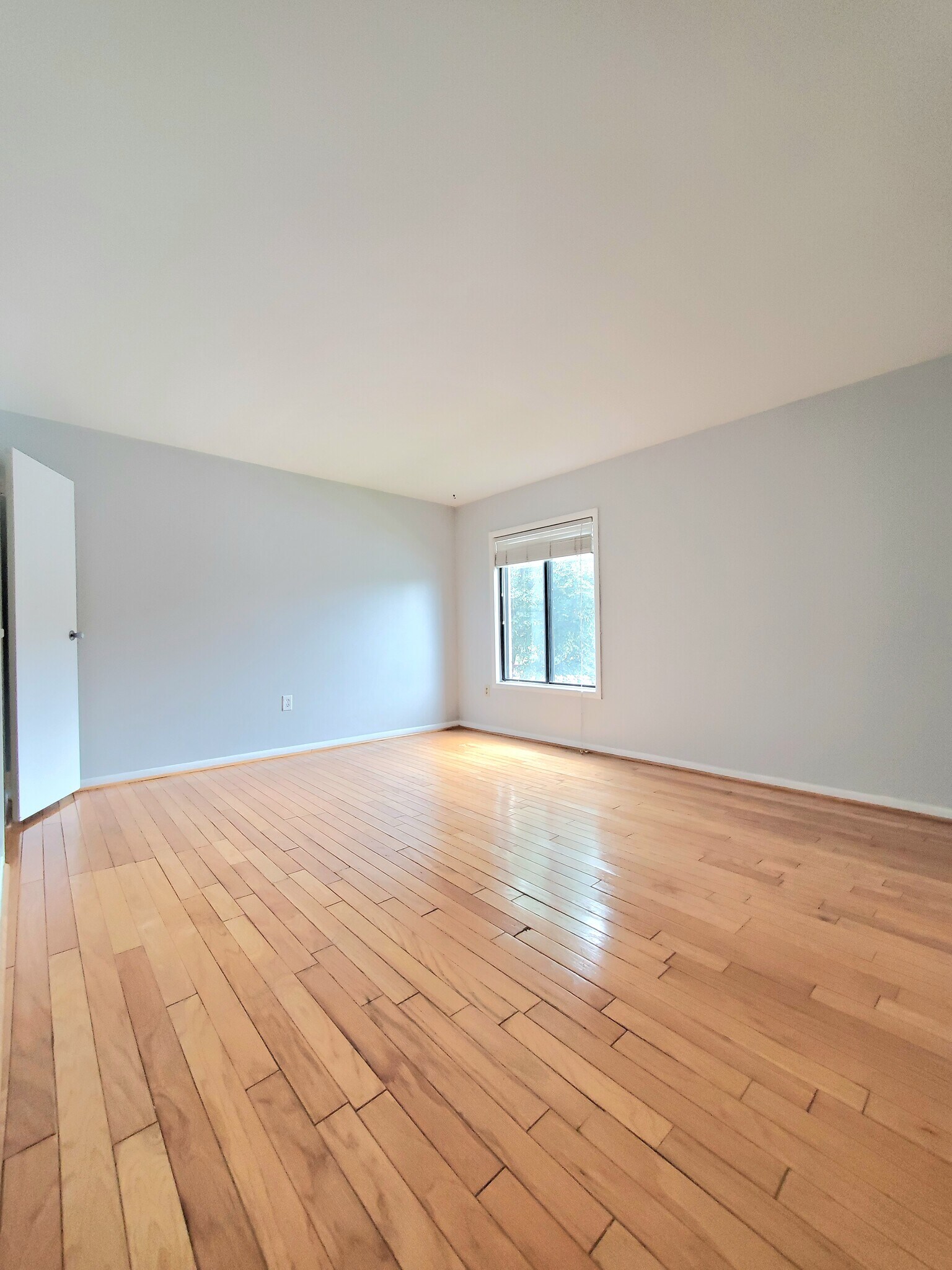 Building Photo - 6936 Hanover Pky