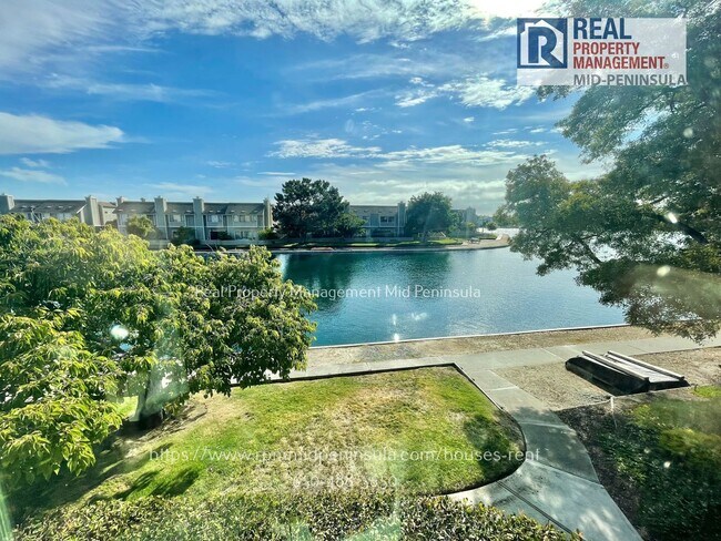 Building Photo - Stunning 2 Bedroom 1.5 Bathroom Waterfront Townhome in Foster City