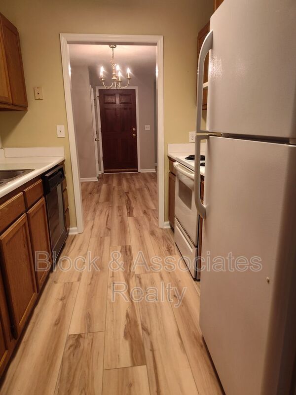 Building Photo - 1228 Winslow Ave