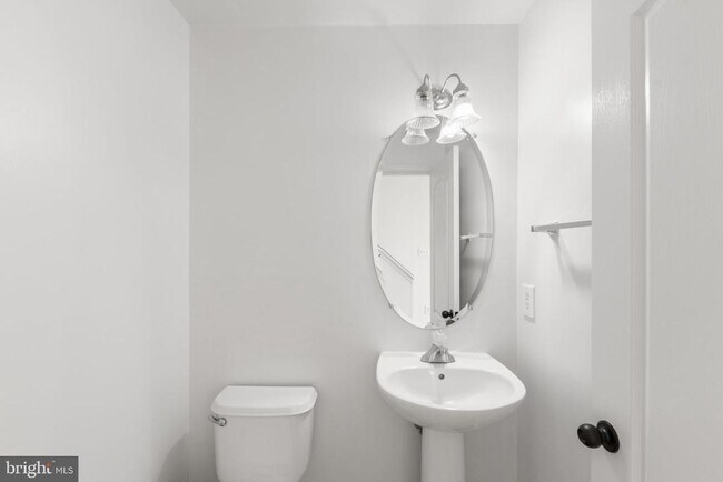 Building Photo - 2372 Woodland Pond Ln