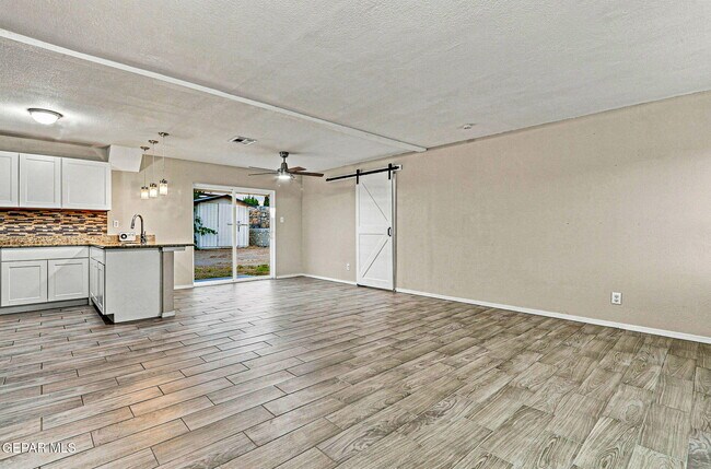 Building Photo - 11524 Meadowbrook Dr